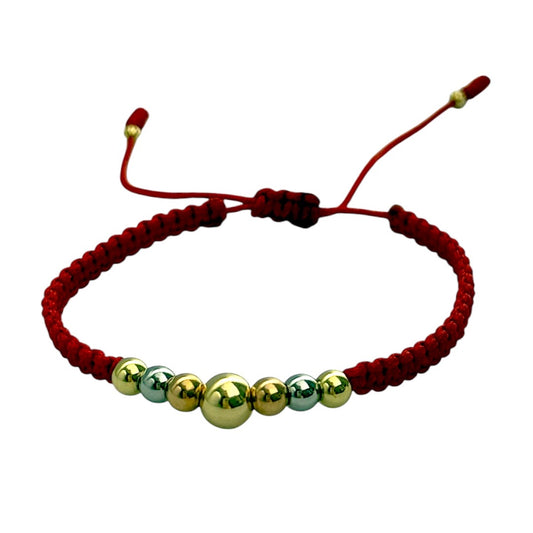 Pulsera en hilo rojo con balines en oro laminado 18k.